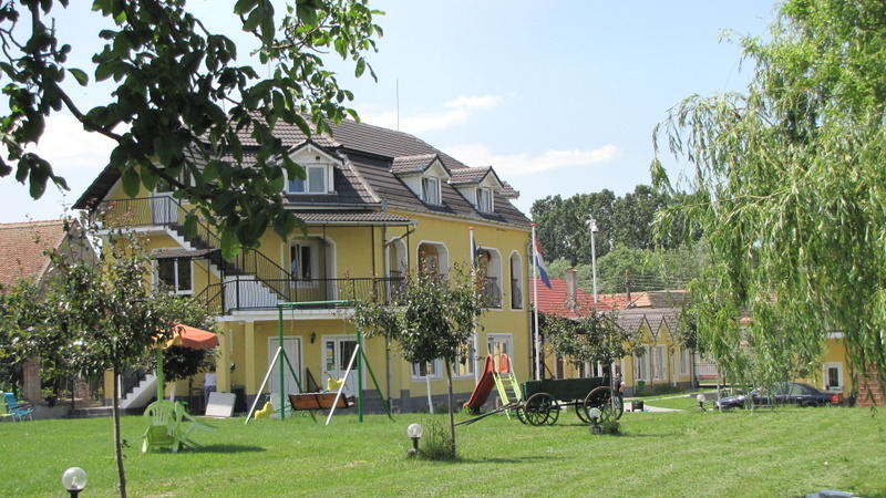 Pensiunea Poarta Oilor Girbova Exterior photo